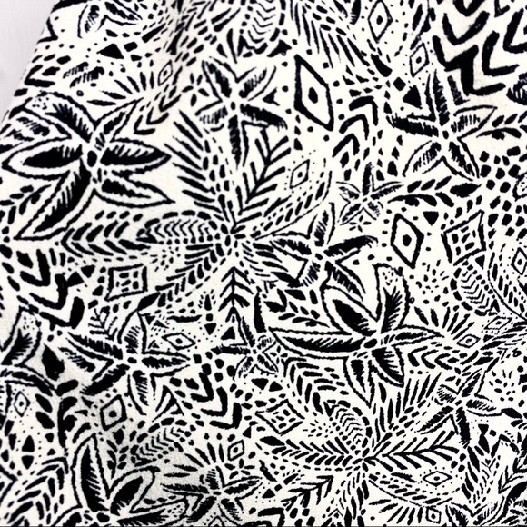 Maurices black & cream floral button front skirt M - Picture 4 of 10